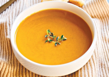 Pompoensoep met kokosmelk en wortel