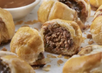 Bladerdeeghapjes met gehakt