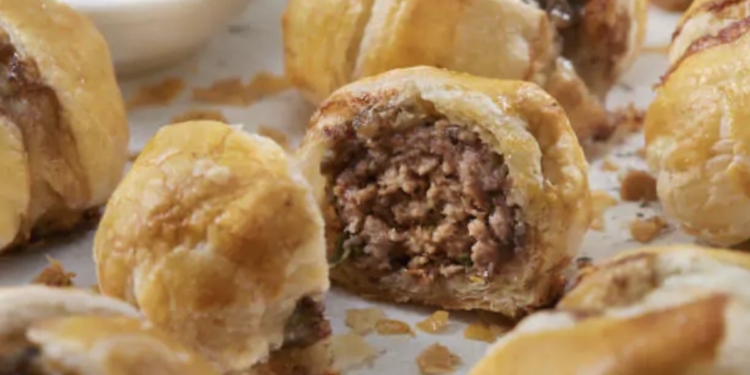 Bladerdeeghapjes met gehakt