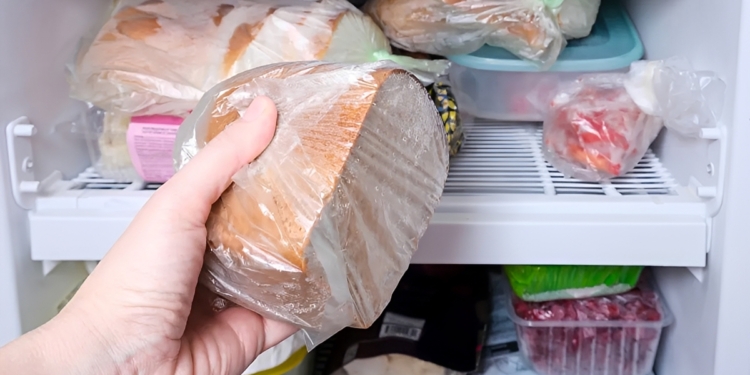 Je bewaart je brood al jaren verkeerd in de vriezer en bijna iedereen doet dit fout