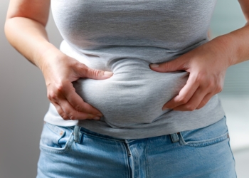 Experts zijn verbaasd: dit drankje kan helpen om binnen enkele weken van je buikvet af te komen