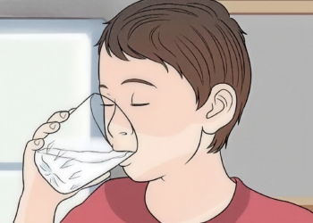 Dit gebeurt er met je lichaam als je elke ochtend warm water drinkt