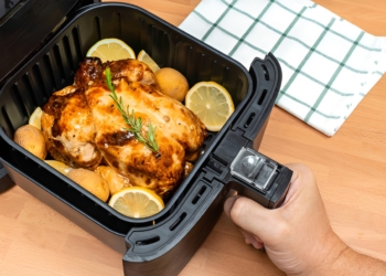 Iedereen maakt deze fout met de airfryer (en het verpest je eten)